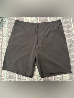 Columbia Men's Regular Fit Performance Gray Shorts - Size 38 - EUC